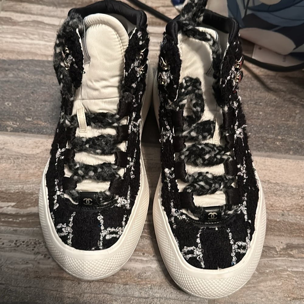 Chanel Snow Boots - Picture 4 of 4